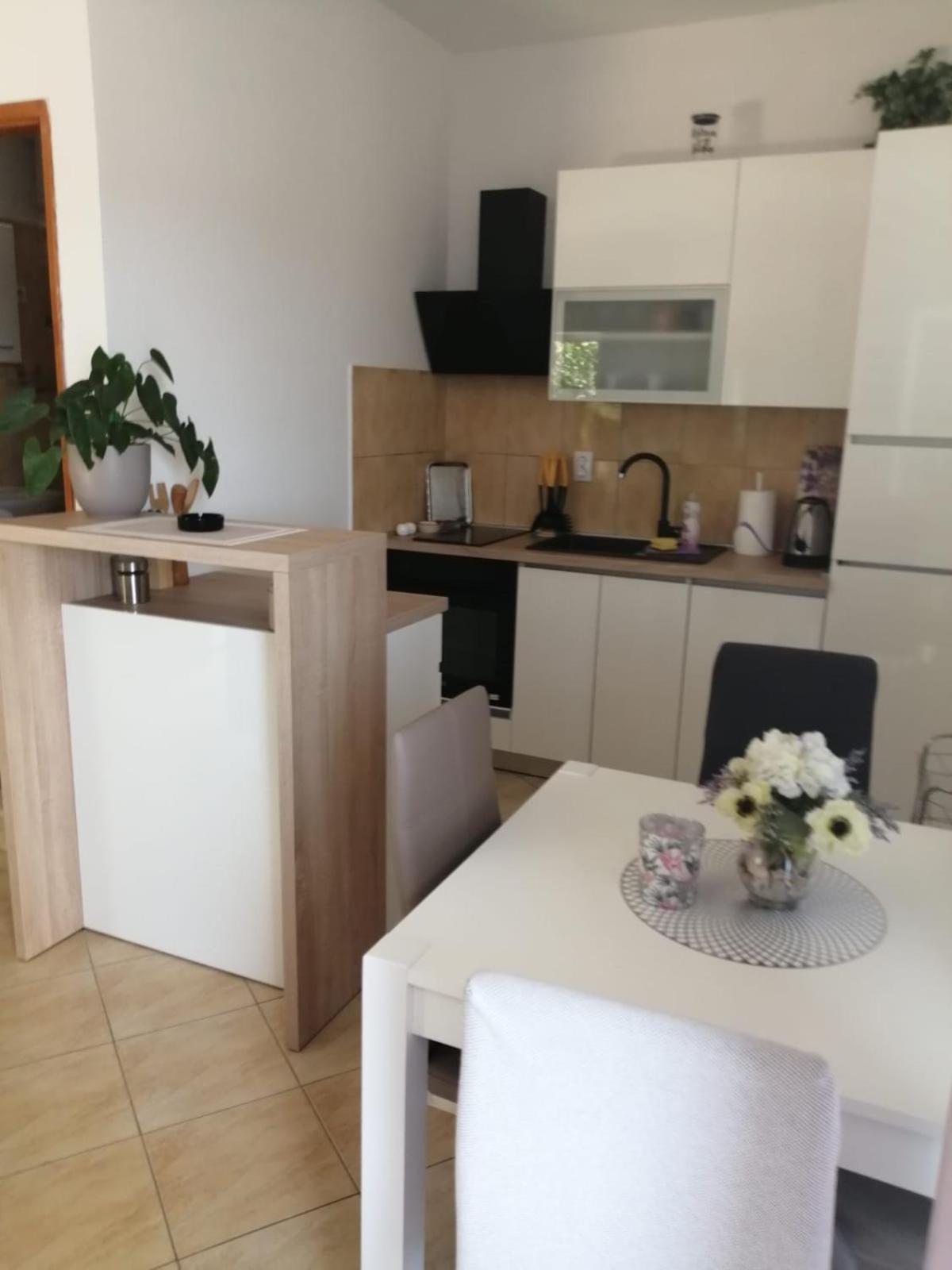 Mala Basina -Maslina Apartment Vrbanj Exterior foto